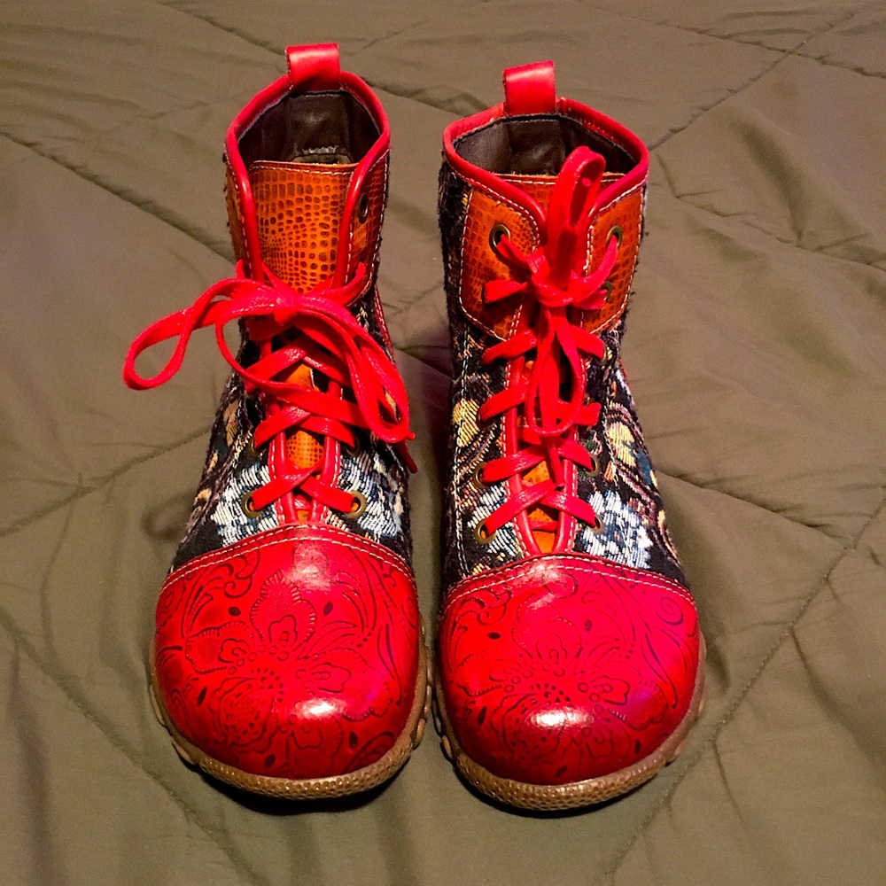 Socofy red boots, super cute and durable